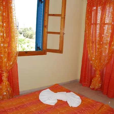 Koulas - Red Aparthotel 2*