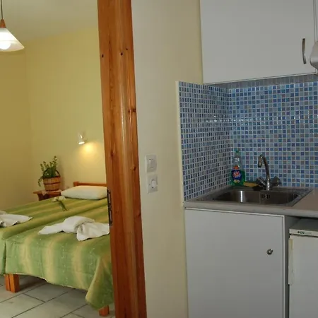Koulas - Red Aparthotel 2*