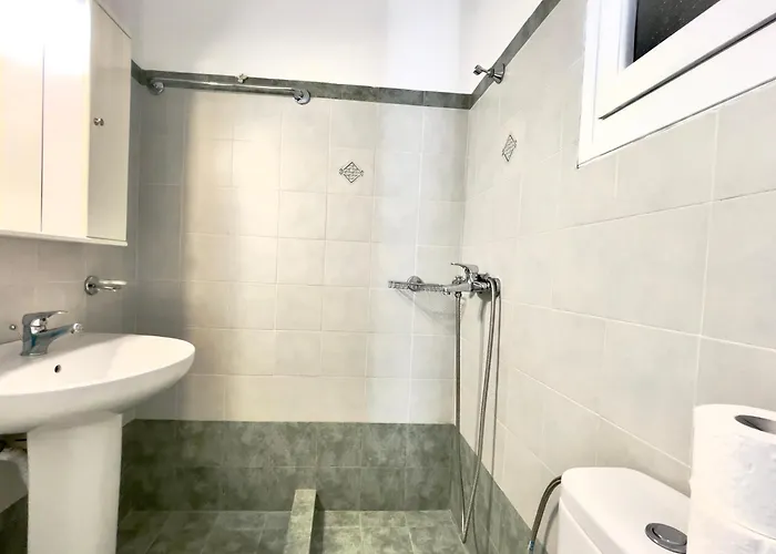 Koulas - Red Apartmanhotel 3*