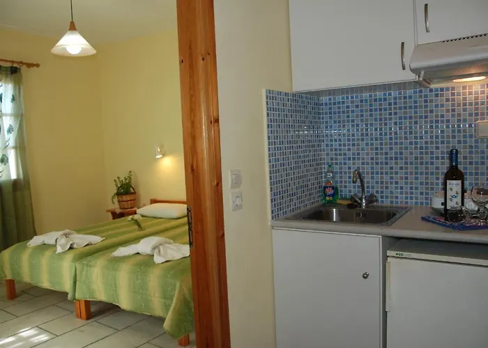 Koulas - Red Apartmanhotel 3*
