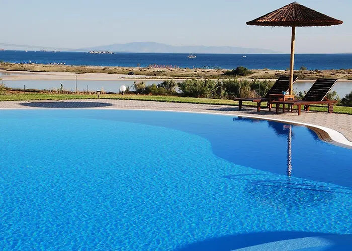 Koulas - Red Aparthotel 3*
